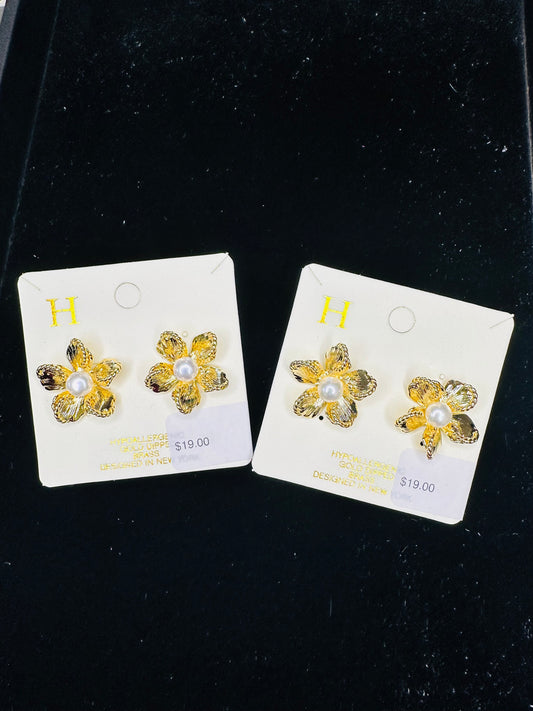 Hawaiian Flower Pearl Earrings